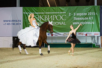 Black Swan equestrian ballet at EQUIROS!
