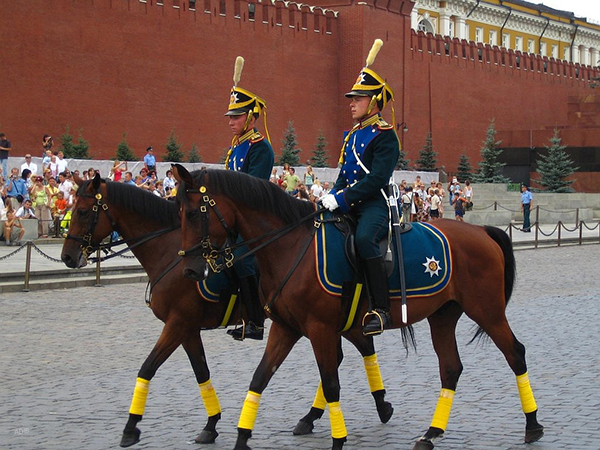Белорусская обувь Компании «Фра-Мил» на конниках «Службы охраны Кремля»