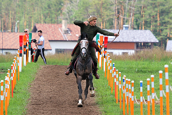 Demonstration program for equestrian archery at the Equiros exhibition